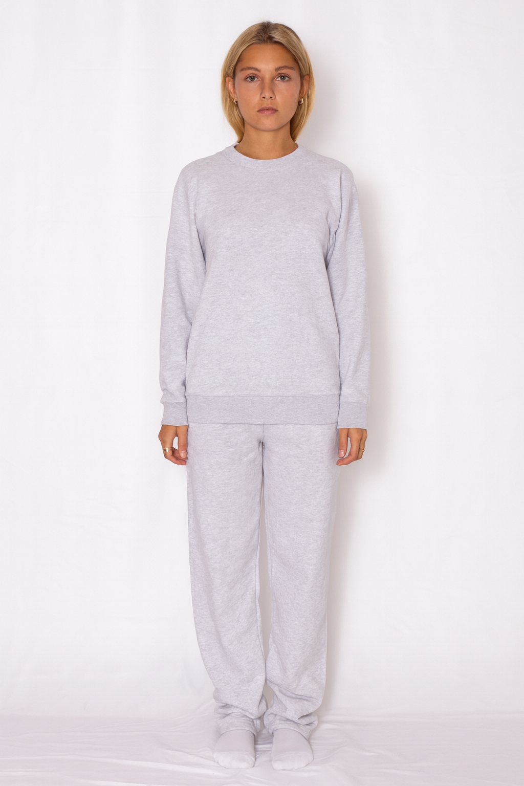 Joggingsæt med crewneck i grå