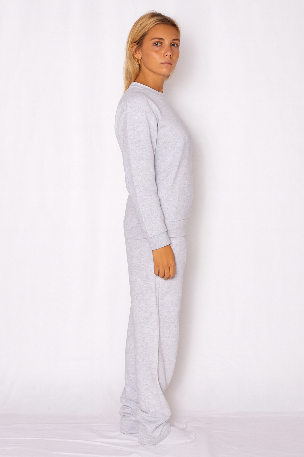 Joggingsæt med crewneck i grå